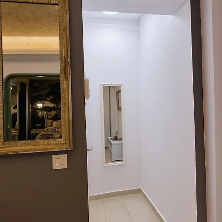 Golden Glow - Elegant Retreat In * Bucharest