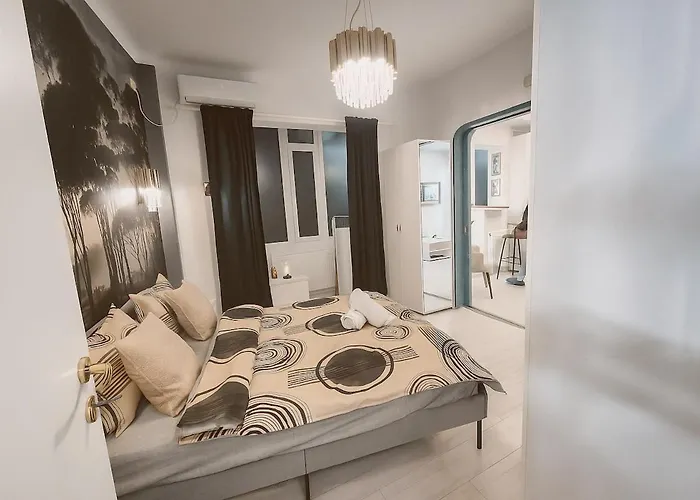 Golden Glow - Elegant Retreat In Lejlighed *