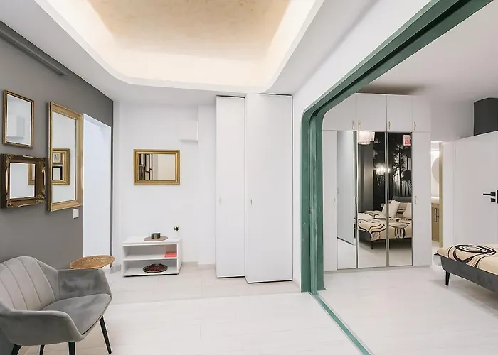 Golden Glow - Elegant Retreat In Apartman