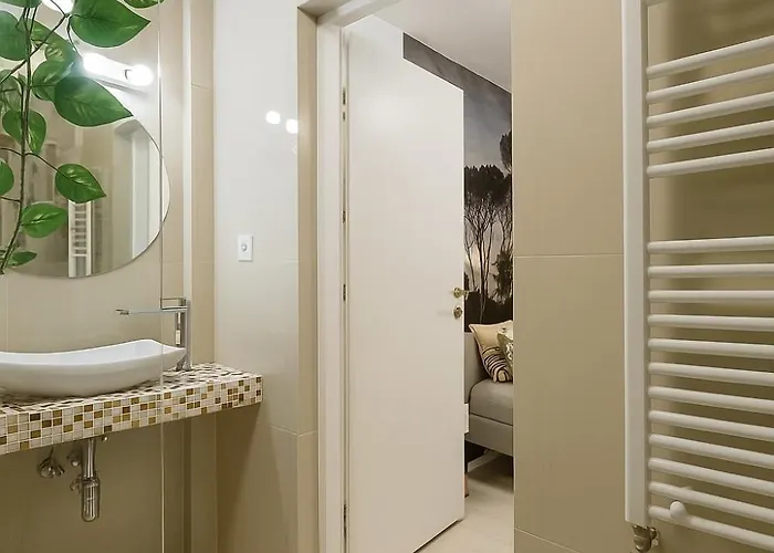 Golden Glow - Elegant Retreat In *