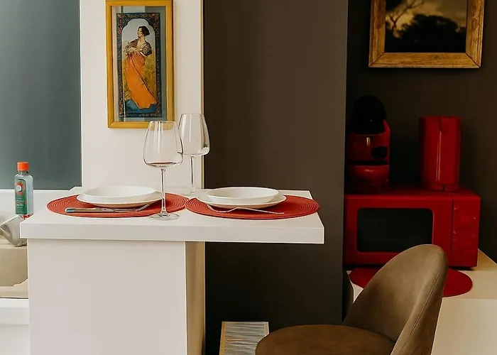 Golden Glow - Elegant Retreat In Lejlighed Bukarest