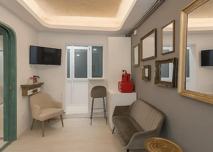 Golden Glow - Elegant Retreat In Bukarest