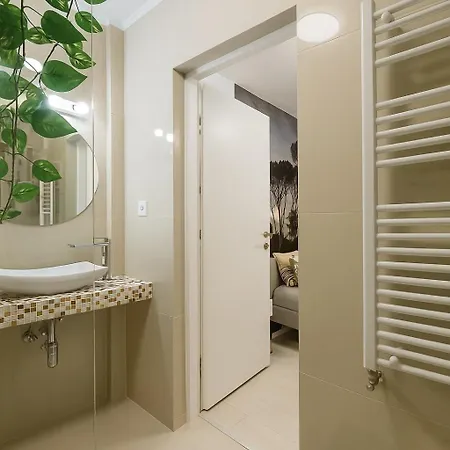 Golden Glow - Elegant Retreat In *